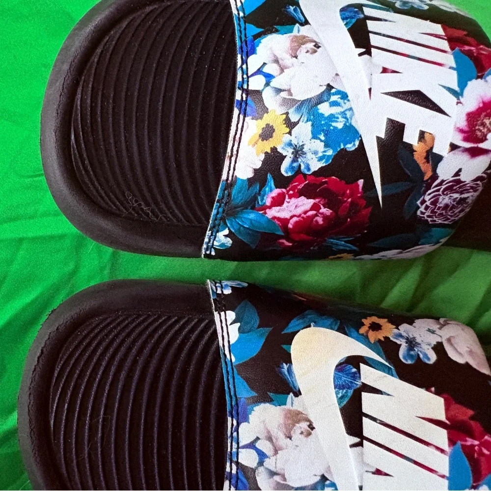 Nike Black Slide Sandals with Multicolor Floral Strap - Picture 5 of 6